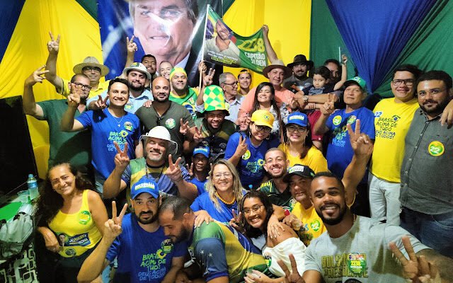 Bolsonaristas de Jacobina recepcionam Capitão Alden com megacarreata no município