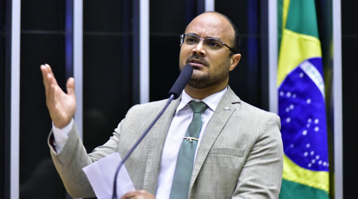 Deputados Bolsonaristas vão em defesa de Damares durante CPI do MST