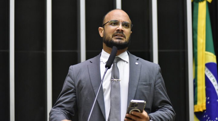 “UFBA terá corte de R$ 13 milhões em 2024, mas cadê as manifestações?”, diz Capitão Alden