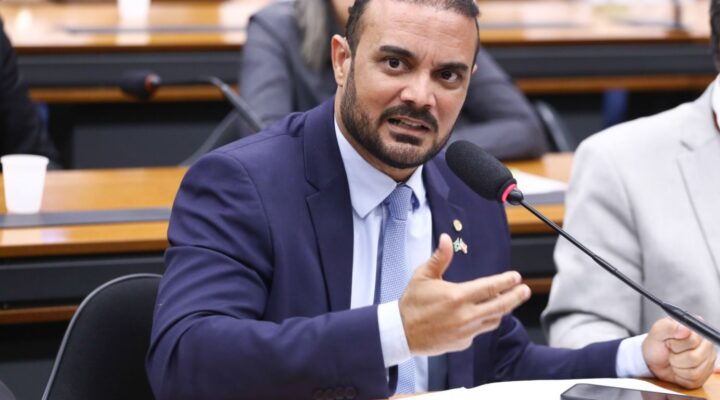 “O ‘Partido das Trevas’ lutando contra o porte de arma para profissionais da Segurança Privada”, diz Capitão Alden